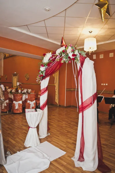 The hall is decorated with flowers and cloth 7983. — Stock Photo, Image