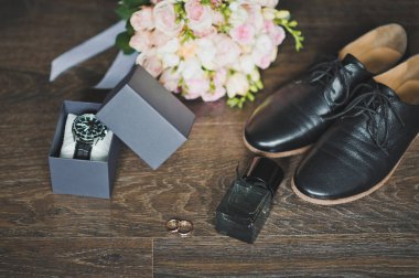 Mens tatil aksesuarları 663 masada.