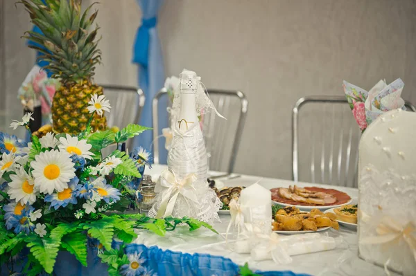 Früchte als Dekoration einer festlichen Tafel 655. — Stockfoto