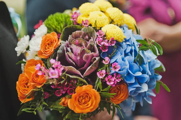 Une grande photo d'un bouquet lumineux coloré de fleurs 796 . — Photo