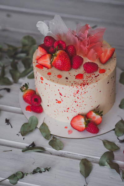 A beautiful cake with strawberry berries as decoration 998.