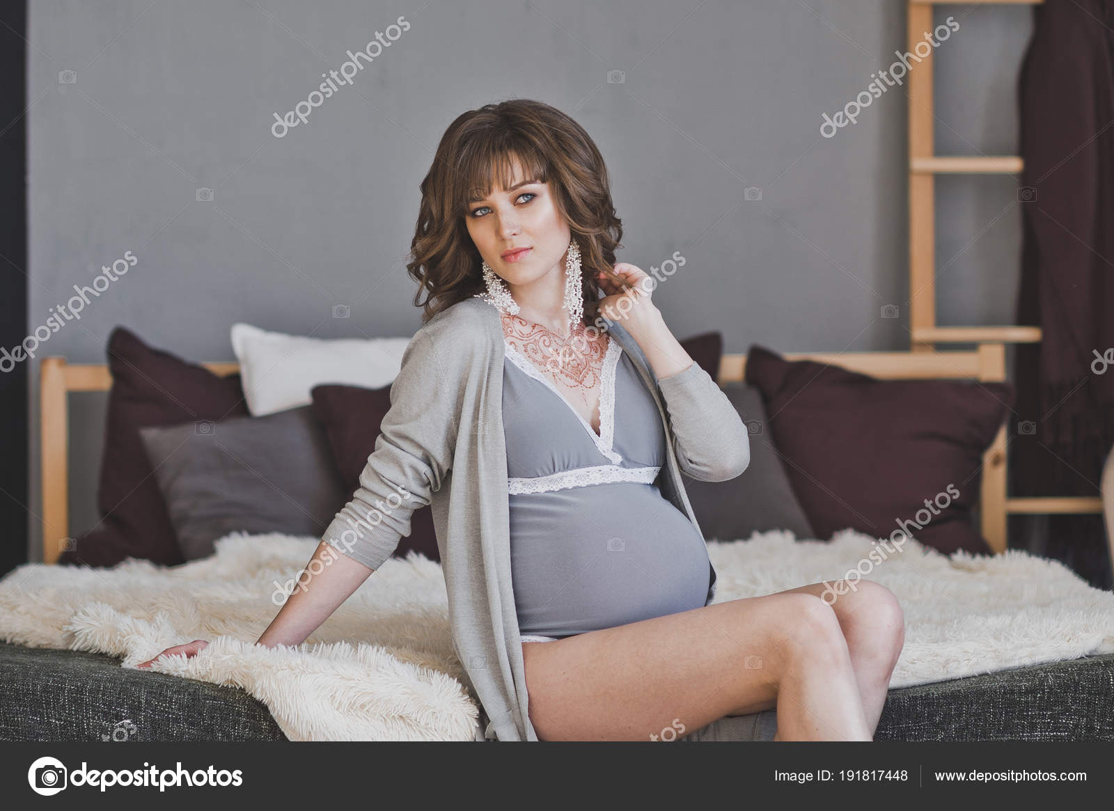 Hermosa Chica Embarazada Rizada 1034 Foto De Stock