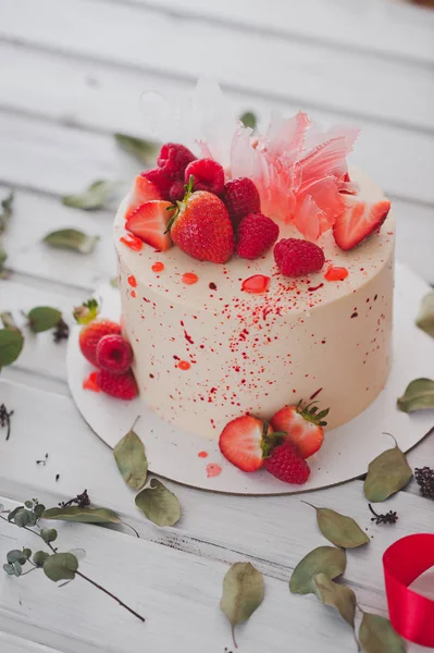 1002 딸기 장식 케이크. — 스톡 사진