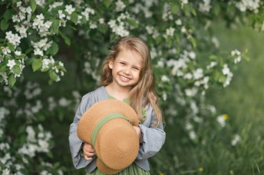 Çocuk 1817 'deki büyük portrede utangaç bir şekilde gülümsüyor..