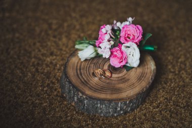 Ağacın kesildiği 1982 'de süslemeler yapılmış..