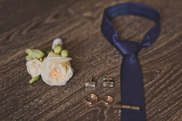 Elementi di decorazione dello sposo prima del matrimonio 2188. — Foto Stock