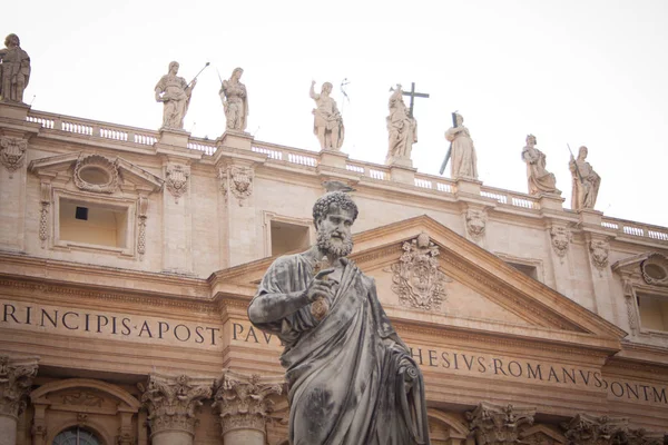 Basilica e scultura di San Pietro, Roma — Foto Stock