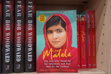 Dubai Uae Aralık 2019 Malala Yousafzai Pakistanlı kadın eğitim aktivisti ve kitapçıdaki en genç Nobel Ödülü sahibi..