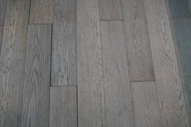 Ayrıntılı Doğal Tahta Doku veya Arkaplan. Kiremit, gri ve kahverengi tonlarda buğday renginde. Çok renkli ahşap tahtaların sahtesiyle porselen döşeme.