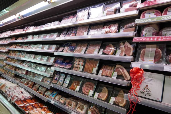 Et, süpermarket, kasap. Süpermarkette bir paket et. Süpermarkette et reyonu. Süpermarkette Paketlenmiş Et Dondurulmuş Bölümü. Pastırma, Türkiye, Tavuk, Biftek Dubai Uae Aralık 2019