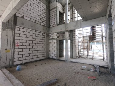 Arazi üzerinde modern bir ev inşaatı. Mevcut İnsanlar Yok.