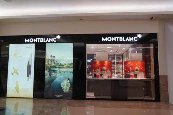 Udsigt over Montblanc butik. Butiksfacade af MontBlanc high-end tilbehør modebutik logo. Tysk producent luksus ure, skriveredskaber, smykker, lædervarer Dubai UAE December 2019 - Stock-foto