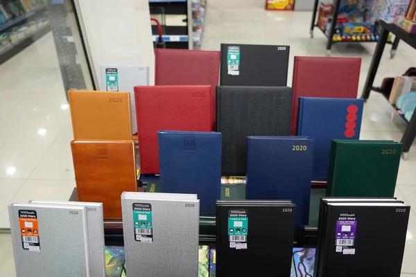 Fancy Notebooks, diaries for arranged sale at a shop. Nice organizer books for your planning. New year 2020 colorful diary on sale. - Dubai UAE December 2019 — 스톡 사진
