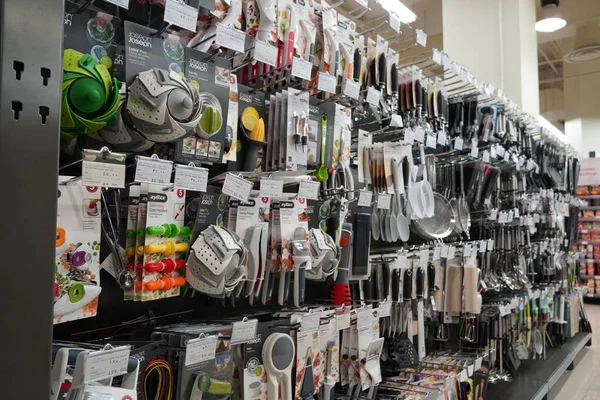 Kitchen Tools Hanging Shop Large Set Variety Different Manufacturers Shelves — Stock Photo, Image