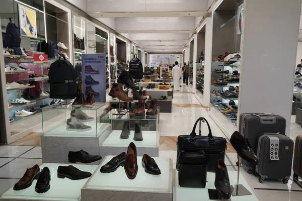 Dubai Emirados Árabes Unidos Dezembro 2019 Calçados Masculinos Uma Loja — Fotografia de Stock
