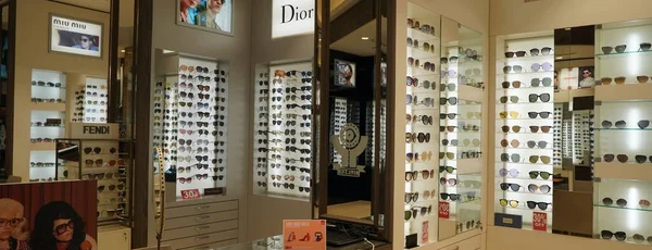 Dubai Emirados Árabes Unidos Dezembro 2019 Óculos Sol Uma Loja — Fotografia de Stock