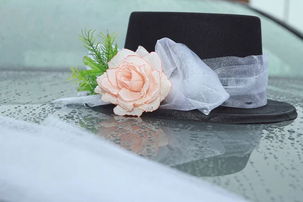 Araba düğün şapkası