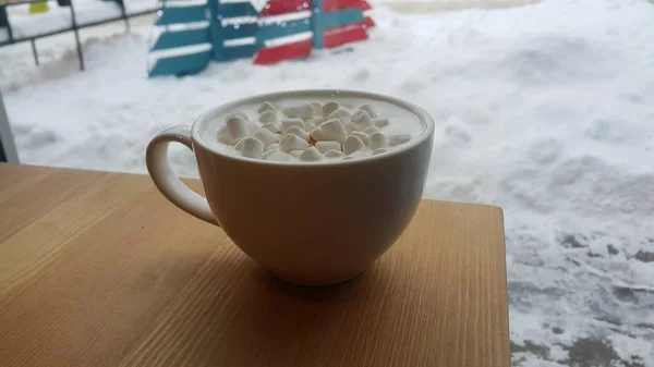 Kaffee Mit Sahnedessert Auf Einem Tisch Café — Stockfoto