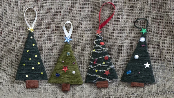El yapımı yumuşak oyuncaklar, Noel ağacı süslemeleri, Noel hediyeleri, Sevgililer Günü hediyeleri, aşk hikayesi, iplik oyuncakları.