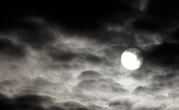 Gruseliger Himmel Und Dunkle Wolken — Stockfoto