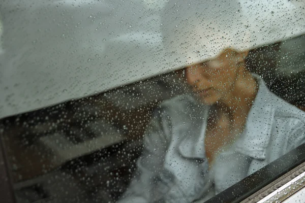  Camdaki yağmur damlaları