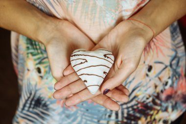 kahve ile kalp kurabiye