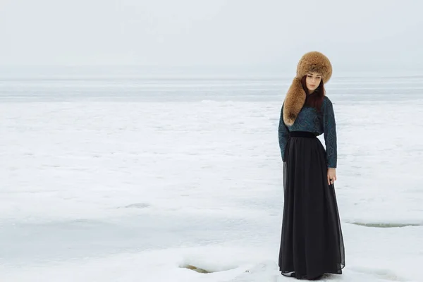 Kış ormanındaki kız