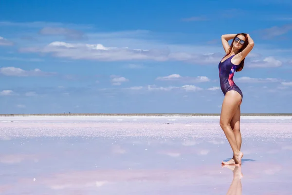 Güneş gözlüğü tuz göl güzel kız