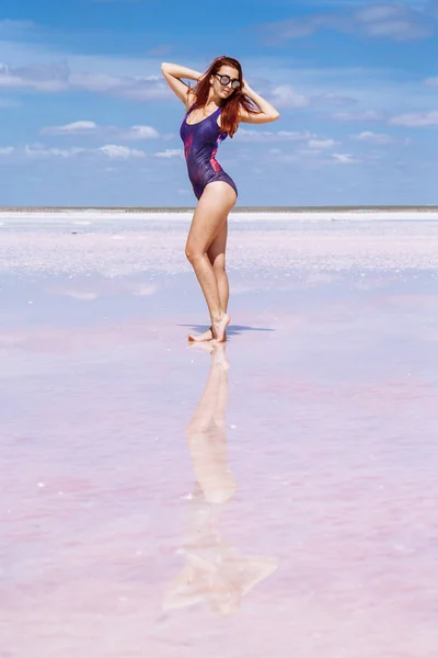 Güneş gözlüğü tuz göl güzel kız