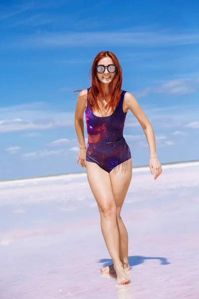 Güneş gözlüğü tuz göl güzel kız