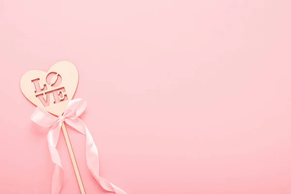 Heart made of natural material photo props with text love on a pink background. Valentines day wedding concept. — 스톡 사진