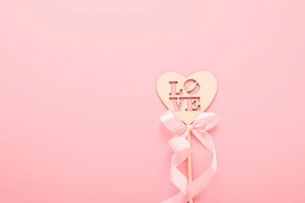 Heart made of natural material photo props with text love on a pink background. Valentines day wedding concept. — 스톡 사진