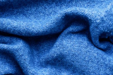 Duvar kağıtları ve arka planlar için modaya uygun maviyle örülmüş doku arka planı. Ev yapımı örgü..