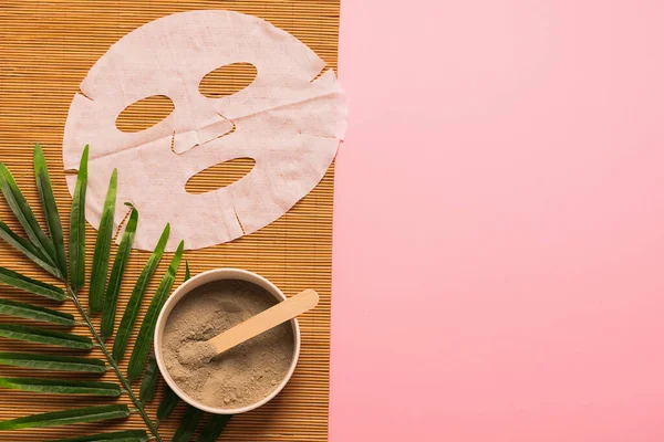 Natural skin care products at home. Gray clay in a bowl mask cloth sponge from natural environmentally friendly material — 스톡 사진