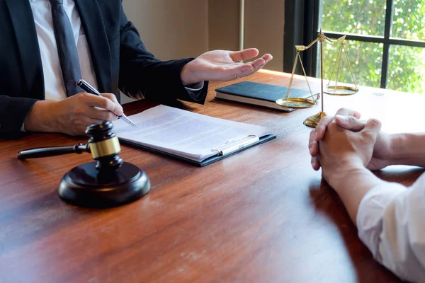 Lawyers give advice and recommend legal proposals. Check legal d — Stock Photo, Image