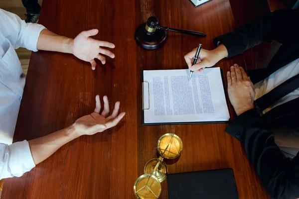 Lawyers give advice and recommend legal proposals. Check legal d — Stock Photo, Image