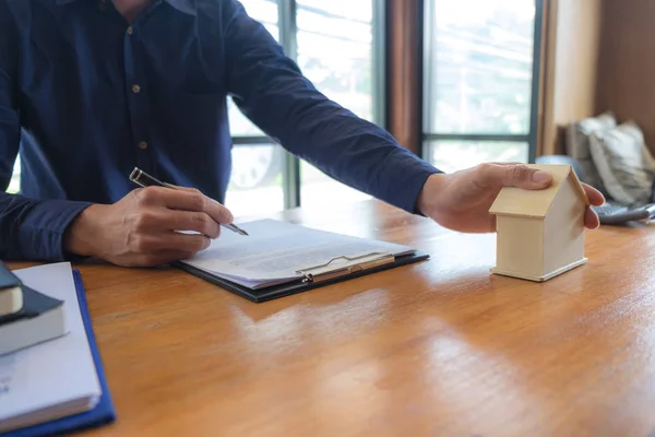 Umowa kupna hipoteki Kredyty hipoteczne na zabezpieczenie typu La — Zdjęcie stockowe
