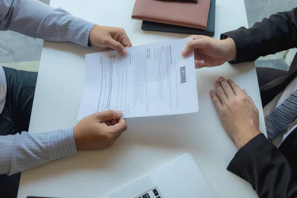 Ansök om arbete, presentera dig för chefer, och tillämpa — Stockfoto