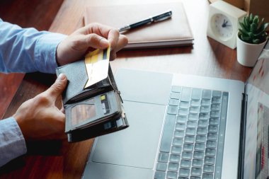 Kredi kartı, alışveriş, online alışveriş. Kredi kartı girişi. 