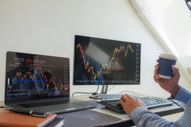 Masada ticaret yapmak, seninle dolu bir bilgisayar ekranı üzerinde çalışmaktır.