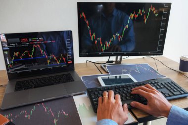 Masada ticaret yapmak, seninle dolu bir bilgisayar ekranı üzerinde çalışmaktır.