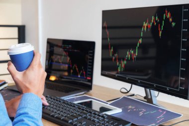 Masada ticaret yapmak, seninle dolu bir bilgisayar ekranı üzerinde çalışmaktır.