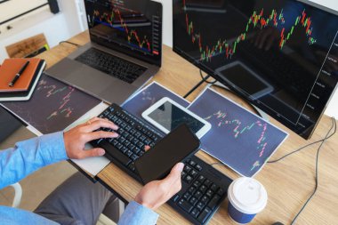 Masada ticaret yapmak, seninle dolu bir bilgisayar ekranı üzerinde çalışmaktır.