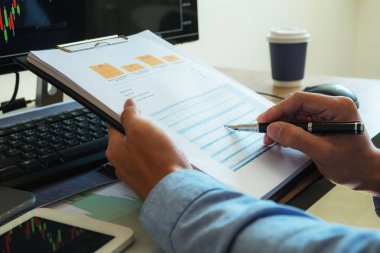 Masada ticaret yapmak, seninle dolu bir bilgisayar ekranı üzerinde çalışmaktır.