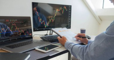 Masada ticaret yapmak, seninle dolu bir bilgisayar ekranı üzerinde çalışmaktır.