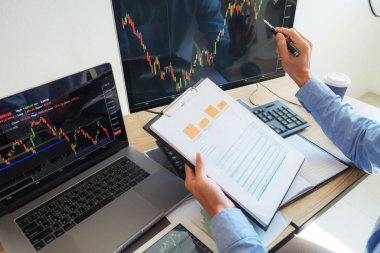 Masada ticaret yapmak, seninle dolu bir bilgisayar ekranı üzerinde çalışmaktır.