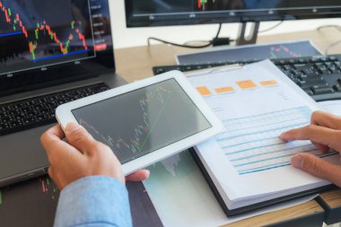 Masada ticaret yapmak, seninle dolu bir bilgisayar ekranı üzerinde çalışmaktır.