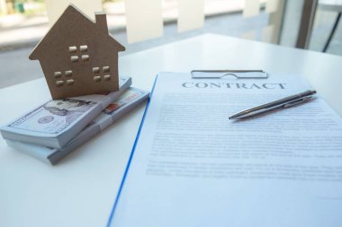 Gayrimenkul alımı veya satışı ile bir satış aracılığı ile iletişime geçmek 