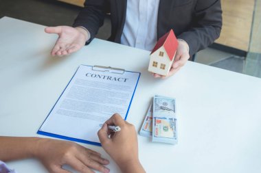 Gayrimenkul alımı veya satışı ile bir satış aracılığı ile iletişime geçmek 
