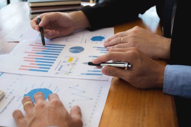 Oturmak ve çalışmak, danışmak ve önermek, kontrol etmek